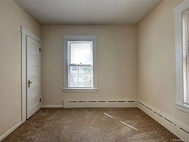 3 bed, 1250 sqft, $2,600 — Photo 2