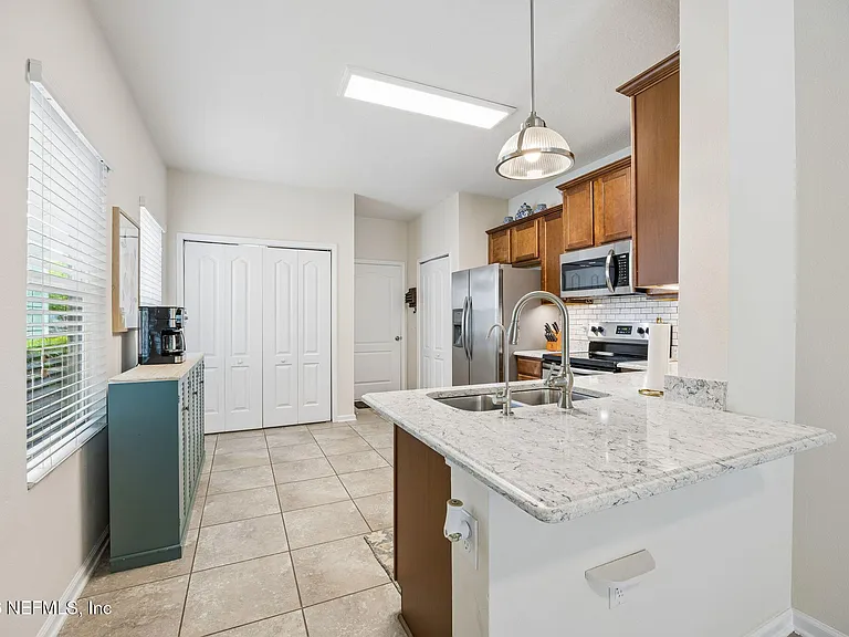 470 Servia Dr — Photo 9