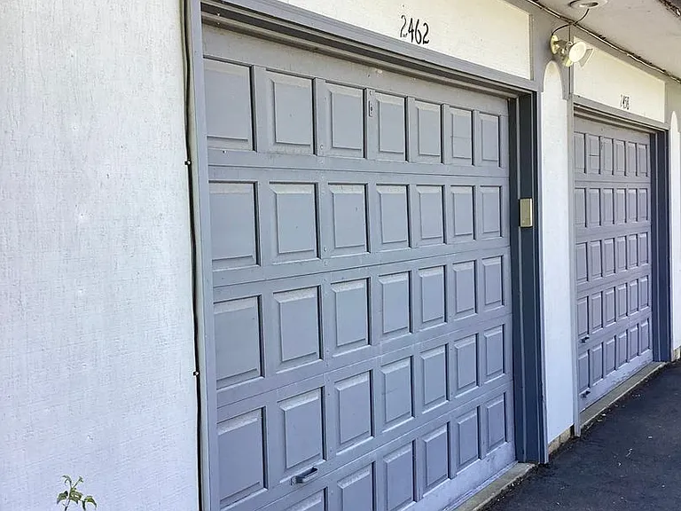 2462 Hawkins St — Photo 14