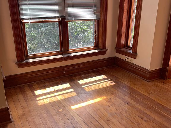 2nd image of 1120 W Newport Ave APT 2F