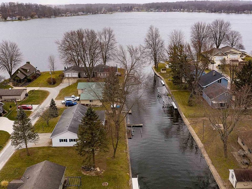 Witmer Lake Channelfront Home