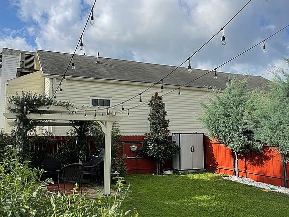 2nd image of 3512 Loyola St
