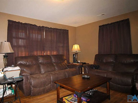 3rd image of 3208 N Lewis Ave