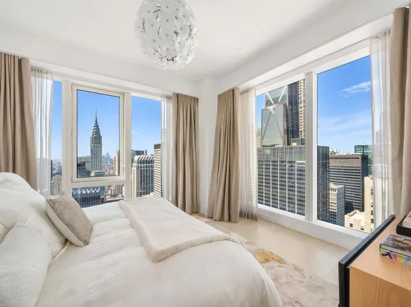 138 East 50th Street image 6 of 31