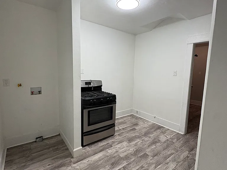 5886 Myrtle Ave #1/2 — Photo 10