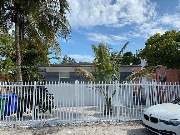 2nd image of 324 NE 55th St #324