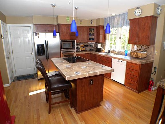 5th image of 101 Cherry Hill Ln