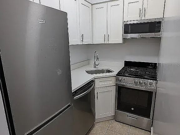 2nd image of 162 W 80th St #B