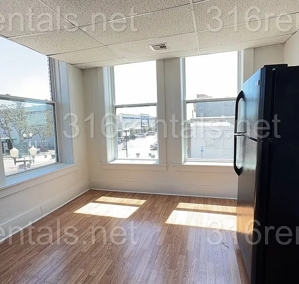 State Street Apartments — Photo 4