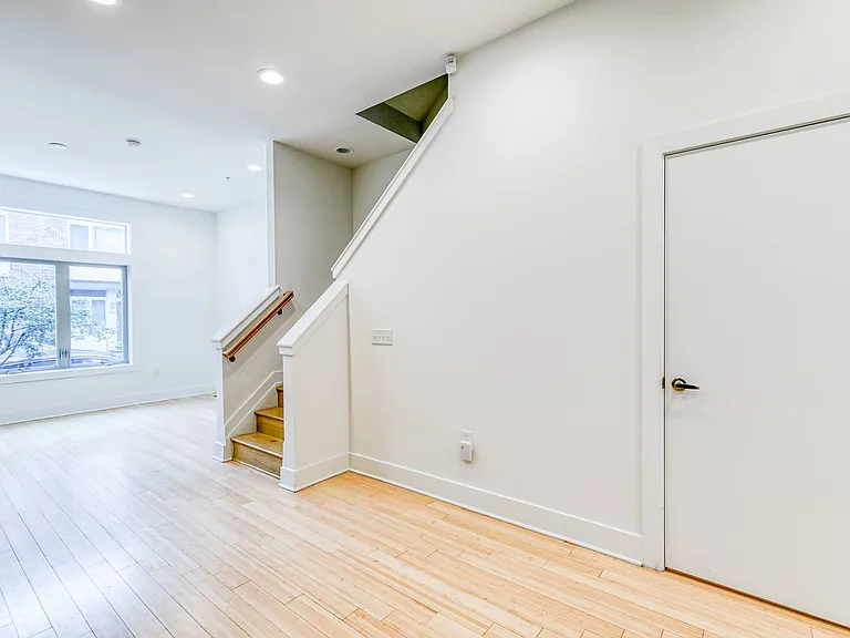 919 N 5th St #13 — Photo 8