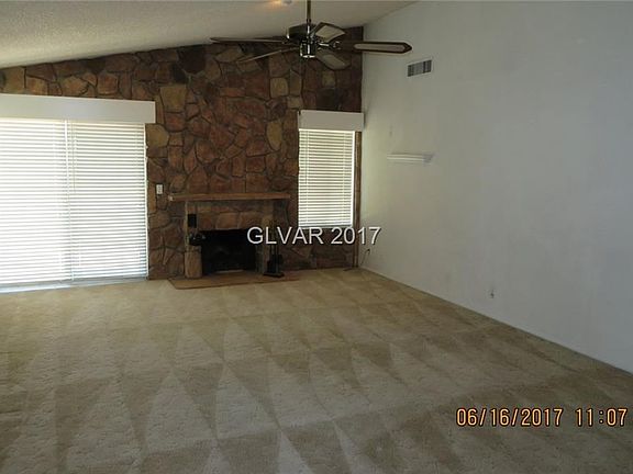 Big Living Room with Rock Wall and fireplace!