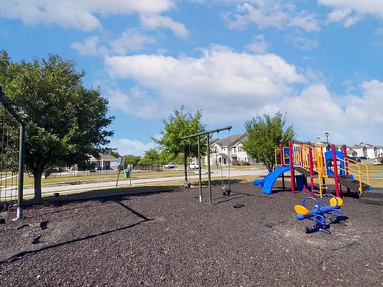 403 Valdez Ct — Photo 17