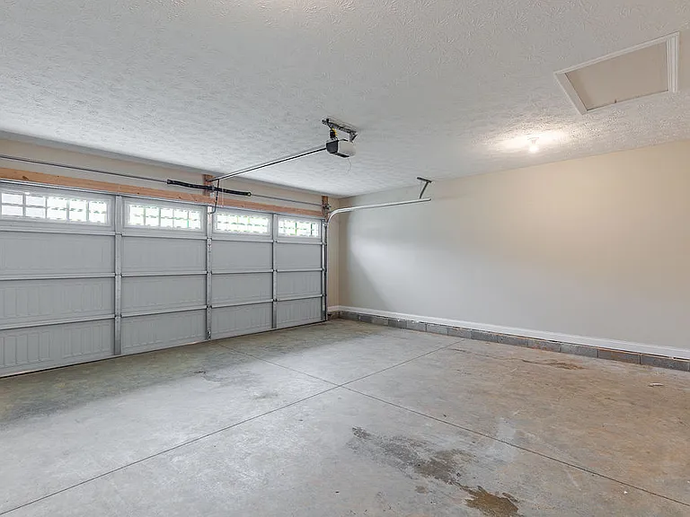 305 Breckinridge Cir — Photo 42