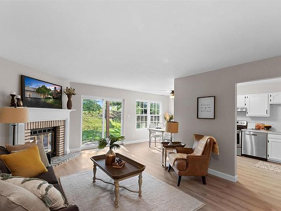 4th image of 1036 Windstream Dr #10