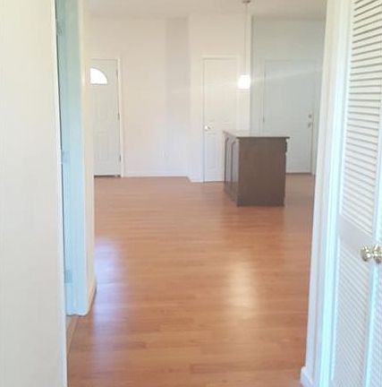 5th image of 1403 E Jefferson Ave