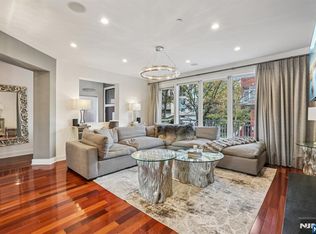 25 Vela Way, Edgewater, NJ 07020