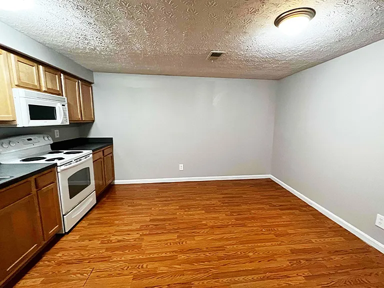 525 Lowell Ave — Photo 14