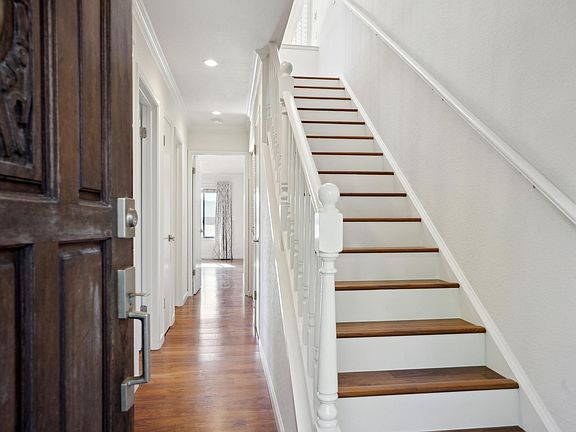 2nd image of 106 Marinero Cir