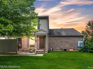 13993 Watersway Dr, Gibraltar, MI 48173