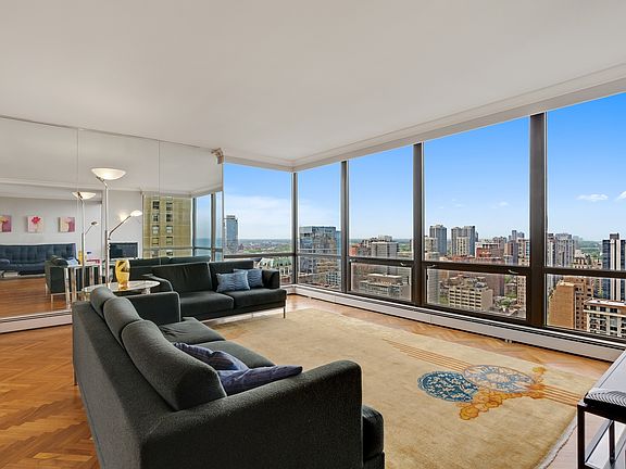 3rd image of 100 E Bellevue Pl APT 31E