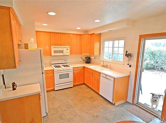 5th image of 3815 Bayberry Dr
