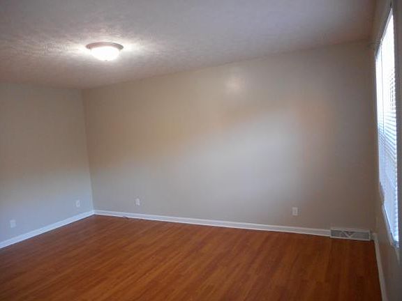 4th image of 405 Ketron Ln
