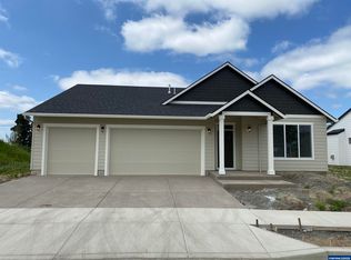 669 Parker Loop, Silverton, OR 97381