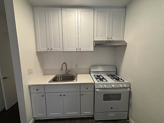 2nd image of 2825 S Sepulveda Blvd #10B