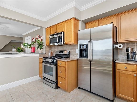 4th image of 103 Cushing St #4