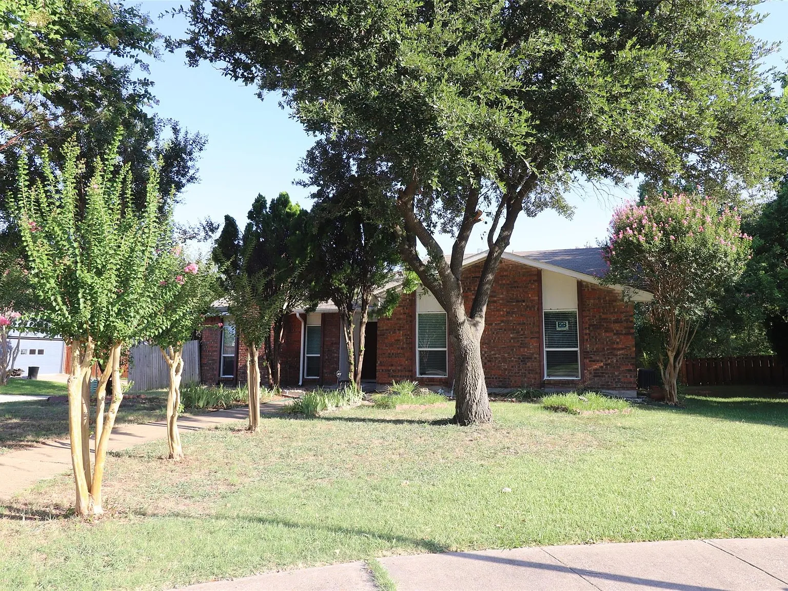 4 bed, 1898 sqft, $2,250 — Photo 2