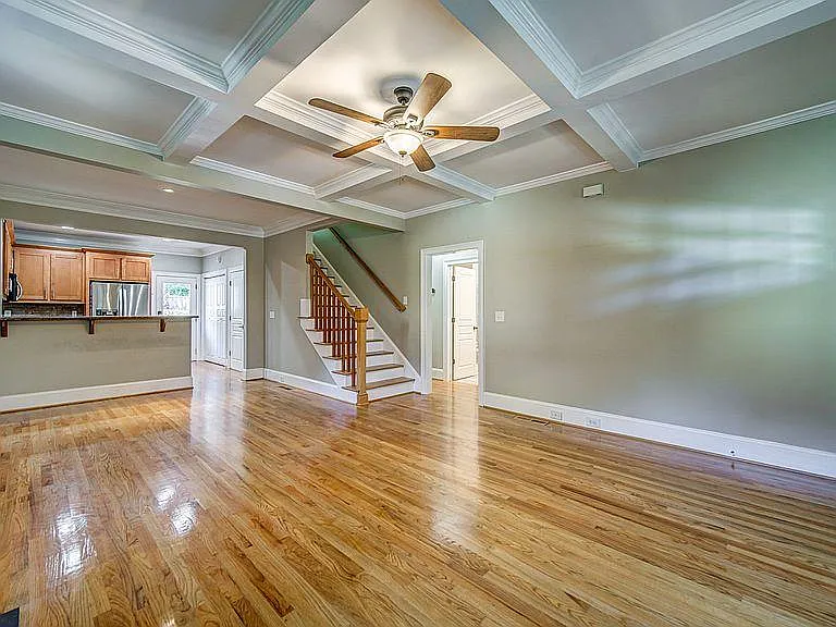 5 bed, 3300 sqft, $3,300 — Photo 3