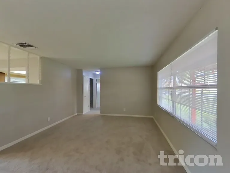 1484 Bloomingdale Rd — Photo 3