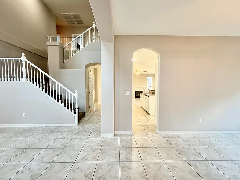 8917 Waltzing Waters Ct — Photo 4