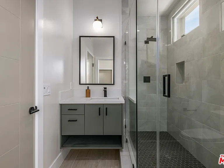 836 N McCadden Pl — Photo 13