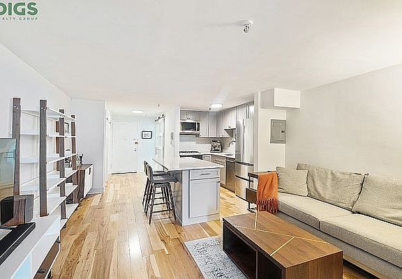 3rd image of 67 E 11th St APT 610