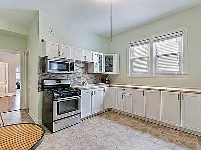 4th image of 1854 N Talman Ave #2
