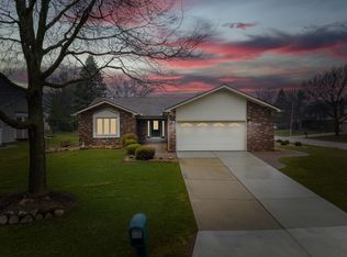 2098 Highsplint Dr, Rochester Hills, MI 48307