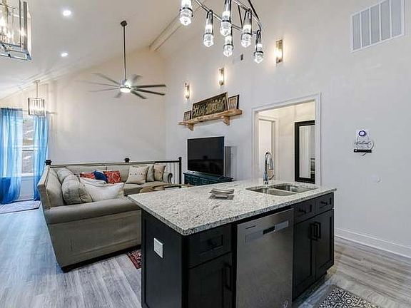 3rd image of 3201 Teton Dr SE #1