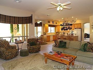 5th image of 814 E Desert Flower Ln