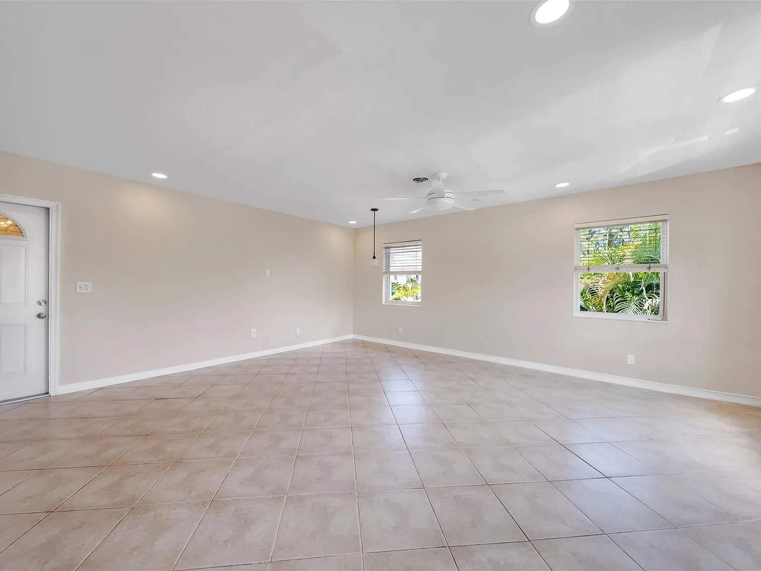 1 bed, 1.0 bath, 739 sqft, $1,885 — Photo 2