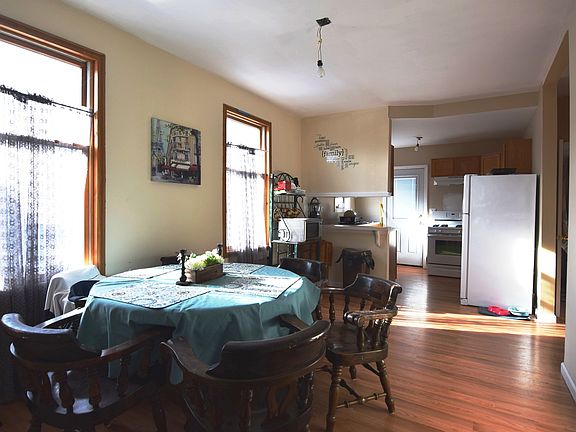 4th image of 38 Pearsall St