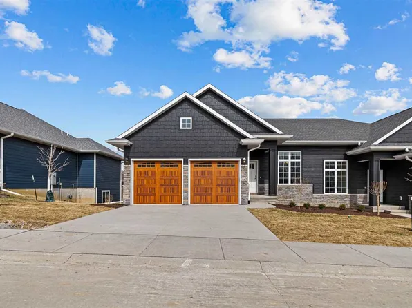367 Hidden Ridge Dr, Coralville, IA 52241