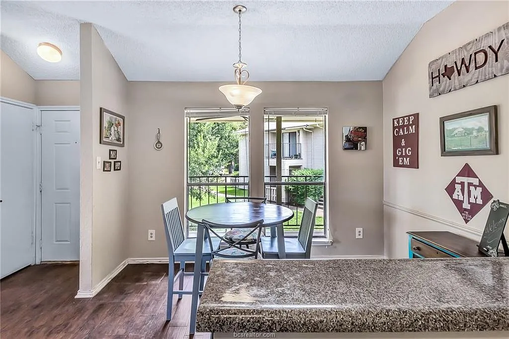 Building Photo - 400 Fall Cir #C