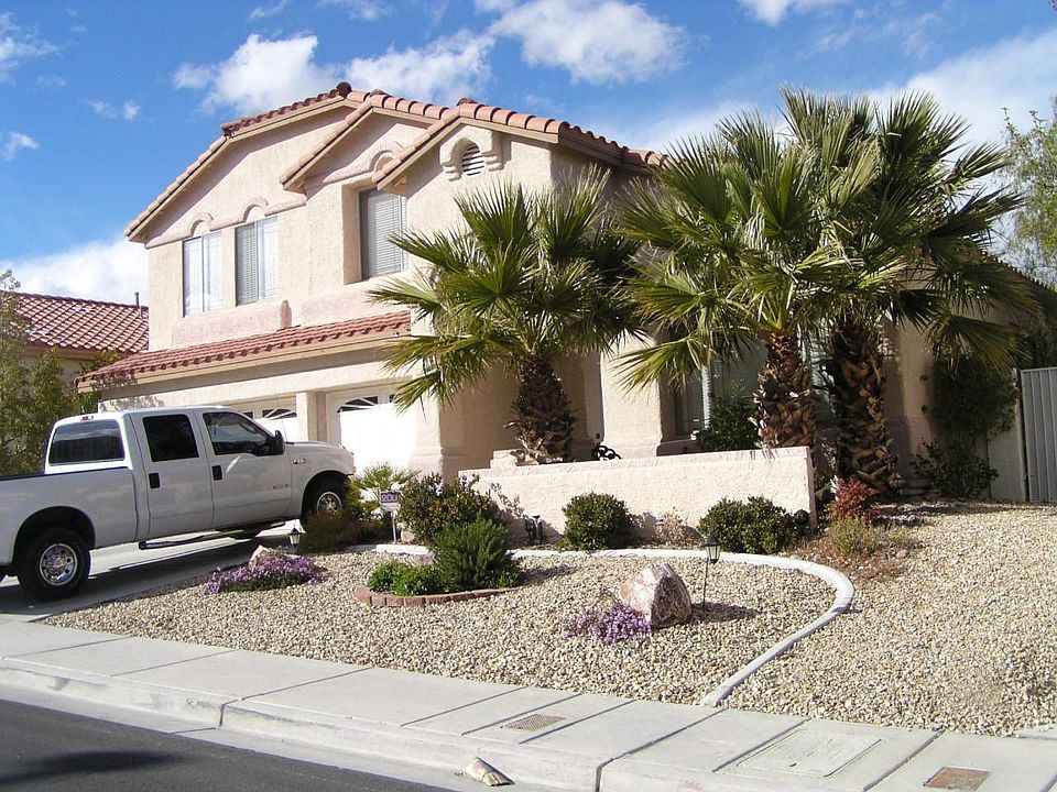 FRONT/COURTYARD ENTRY 3 MATURE PALM TREES