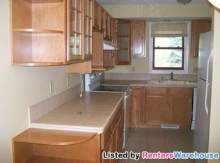 1038 Travelers Trl E, Burnsville, MN 55337