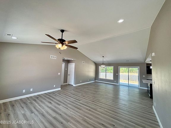 4th image of 1420 Mernie Dr