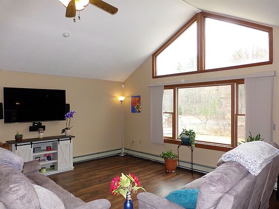 3rd image of 27 Leigh Ct