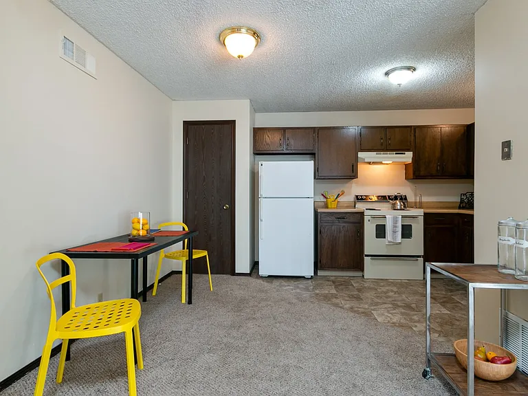 1524 McCain Ln — Photo 5