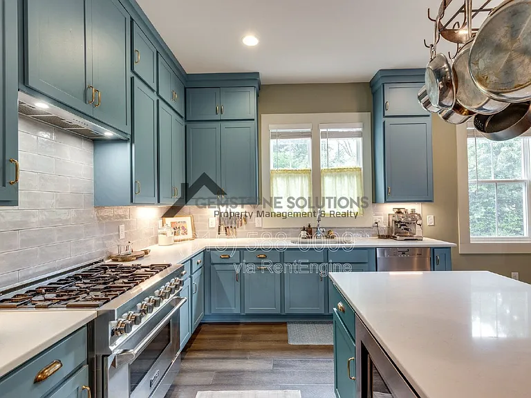 704 W End Cir — Photo 13