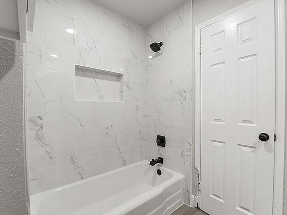 5th image of 2905 Aurora Ln